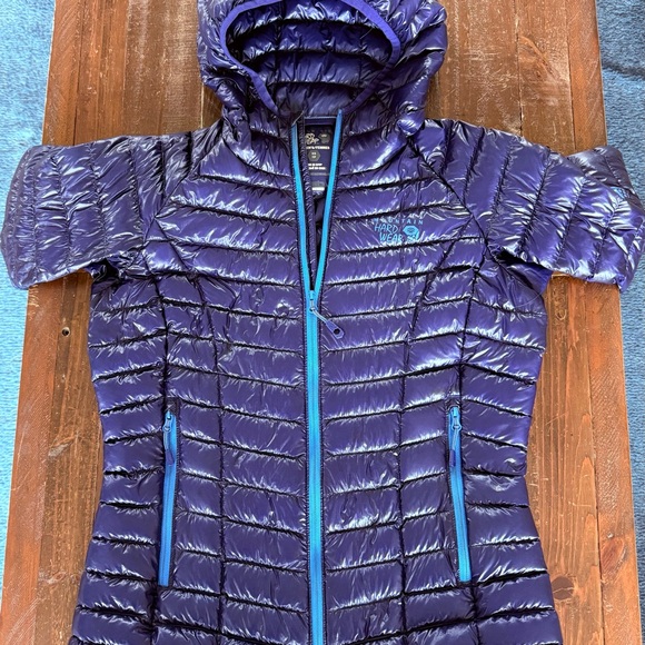 XS Mountain hardware 800 fill down hooded jacket - Picture 4 of 5